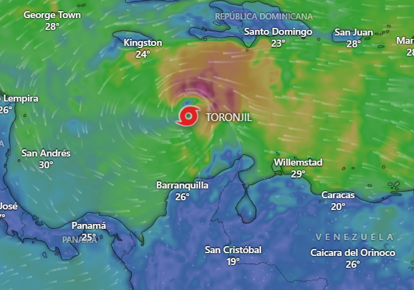 Fotografía de la costa Caribe colombiana con oleaje elevado y cielo nublado por efectos de la tormenta tropical Melissa