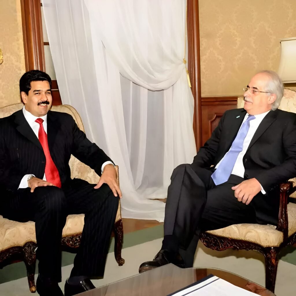 Líderes latinoamericanos compartiendo un momento diplomático que simboliza la cooperación bolivariana.