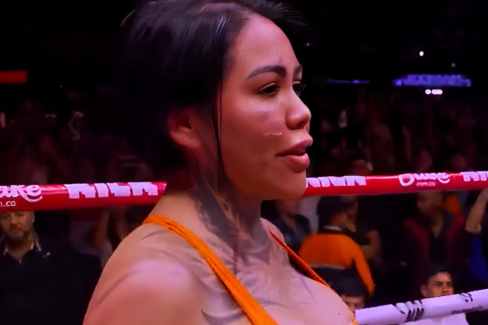 Yina Calderón y Andrea Valdiri durante su pelea en Stream Fighters 4 en el Coliseo MedPlus de Bogotá.