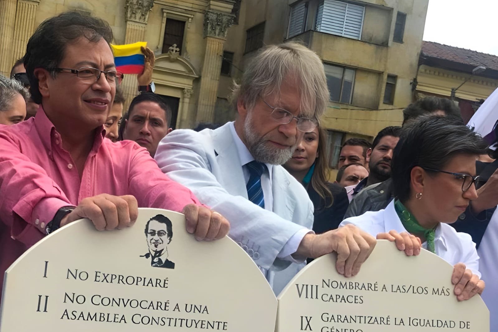 2️⃣ Imagen secundaria Título JPG: reforma-constitucional-colombia-2025.jpg Alt-text (español): Proyecto de reforma constitucional genera debate político en Colombia Alt-text (inglés): Constitutional reform proposal sparks political debate in Colombia 3️⃣ Imagen ilustrativa Título JPG: congreso-de-colombia-debate-constituyente.jpg Alt-text (español): Congreso de Colombia discute propuesta de Asamblea Constituyente Alt-text (inglés): Colombian Congress debates Petro’s Constituent Assembly proposal 4️⃣ Imagen de cierre o reflexión Título JPG: futuro-politico-colombia-2025.jpg Alt-text (español): Debate sobre el futuro político y democrático de Colombia 2025 Alt-text (inglés): Debate about Colombia’s political and democratic future 2025 🧭 Datos estructurados (Schema recomendado para Rank Math) Tipo: Article Headline: Petro propone una nueva Asamblea Constituyente en Colombia Author: Redacción Chismesote Noticias Publisher: Chismesote.com Genre: Política, Gobierno, Actualidad Published Date: 2025-10-23 Modified Date: 2025-10-23 Language: es-CO MainEntityOfPage: https://chismesote.com/asamblea-constituyente-petro-reforma-constitucional-2025 📈 Hashtags sugeridos (bloque final para redes sociales y Discover) #AsambleaConstituyente #Petro2025 #ColombiaPolítica #ReformaConstitucional #GustavoPetro #Constituyente #GobiernoColombiano #NoticiasColombia #Democracia #CambioInstitucional ¿Quieres que te prepare la versión en inglés con SEO adaptado para Google News US/UK y títulos más internacionales (para tu subdominio en inglés)? Así podrías publicar la misma nota en en.chismesote.com y duplicar el tráfico y el RPM. ChatGPT puede cometer errores. Comprueba la información importante.